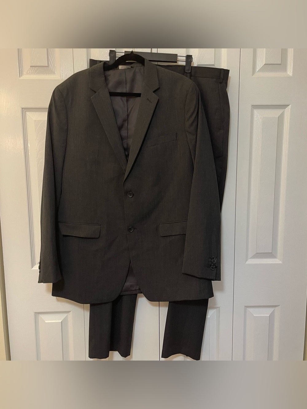 Banana Republic Men's Dark Gray Two-Piece Suit - Classic Blazer & Trousers